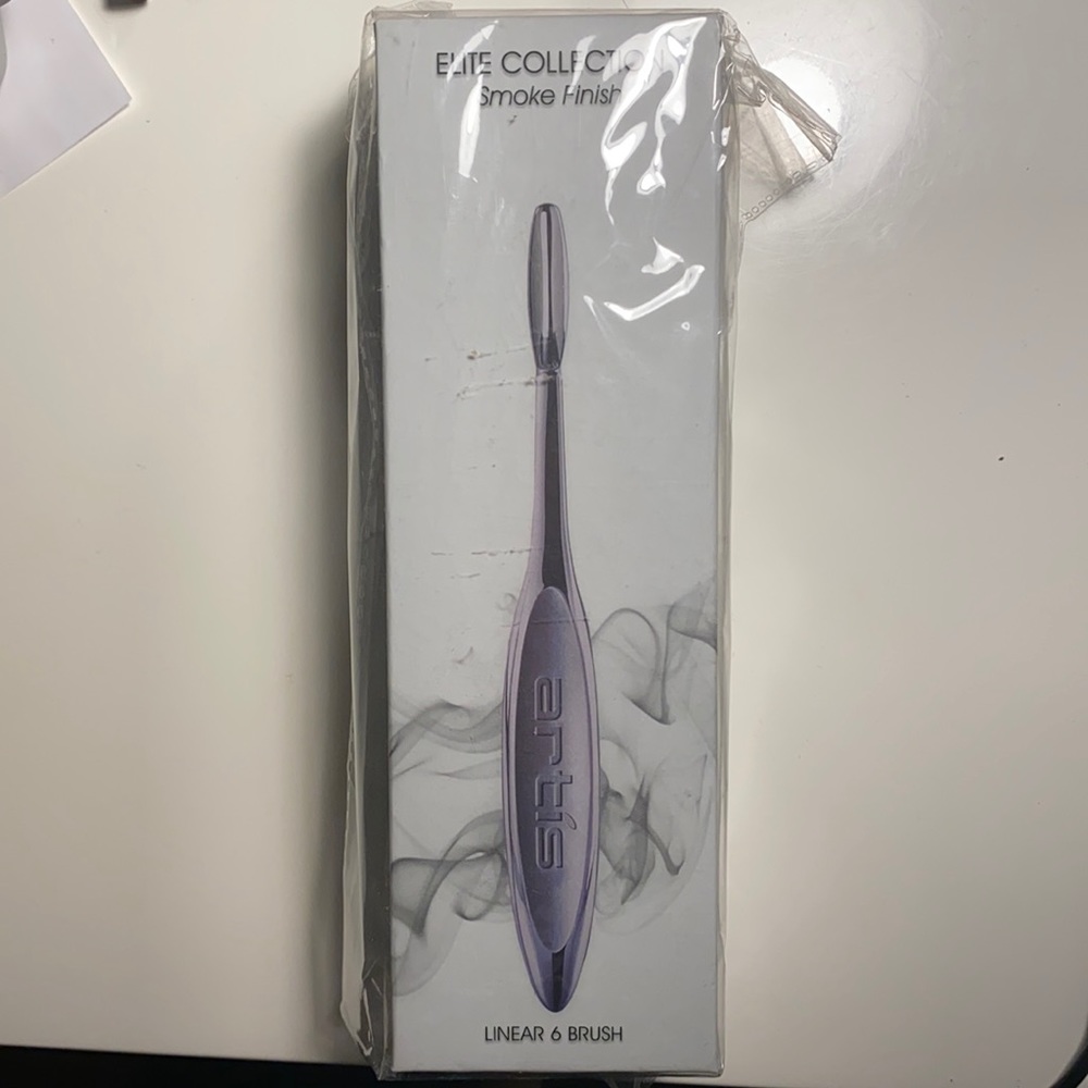 Artis makeup brush, linear 3